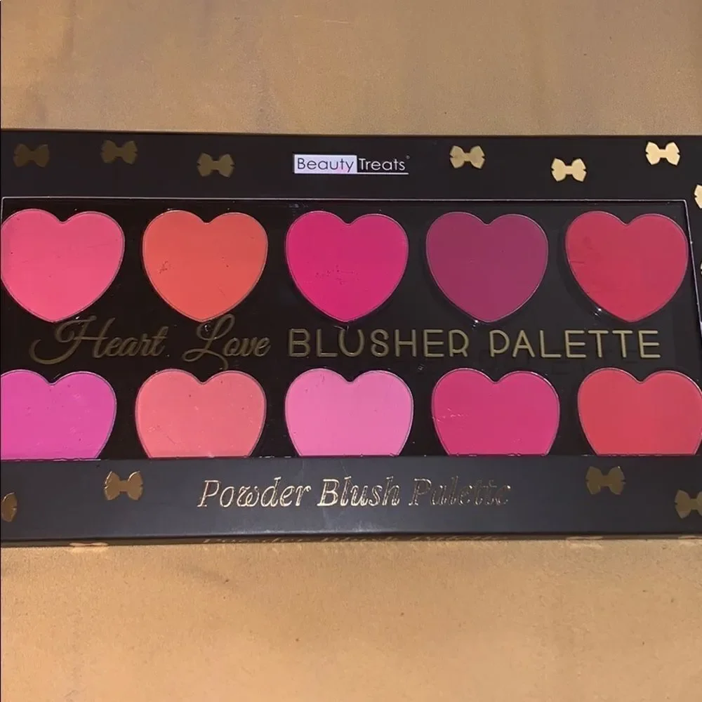 Hearts love blusher palette